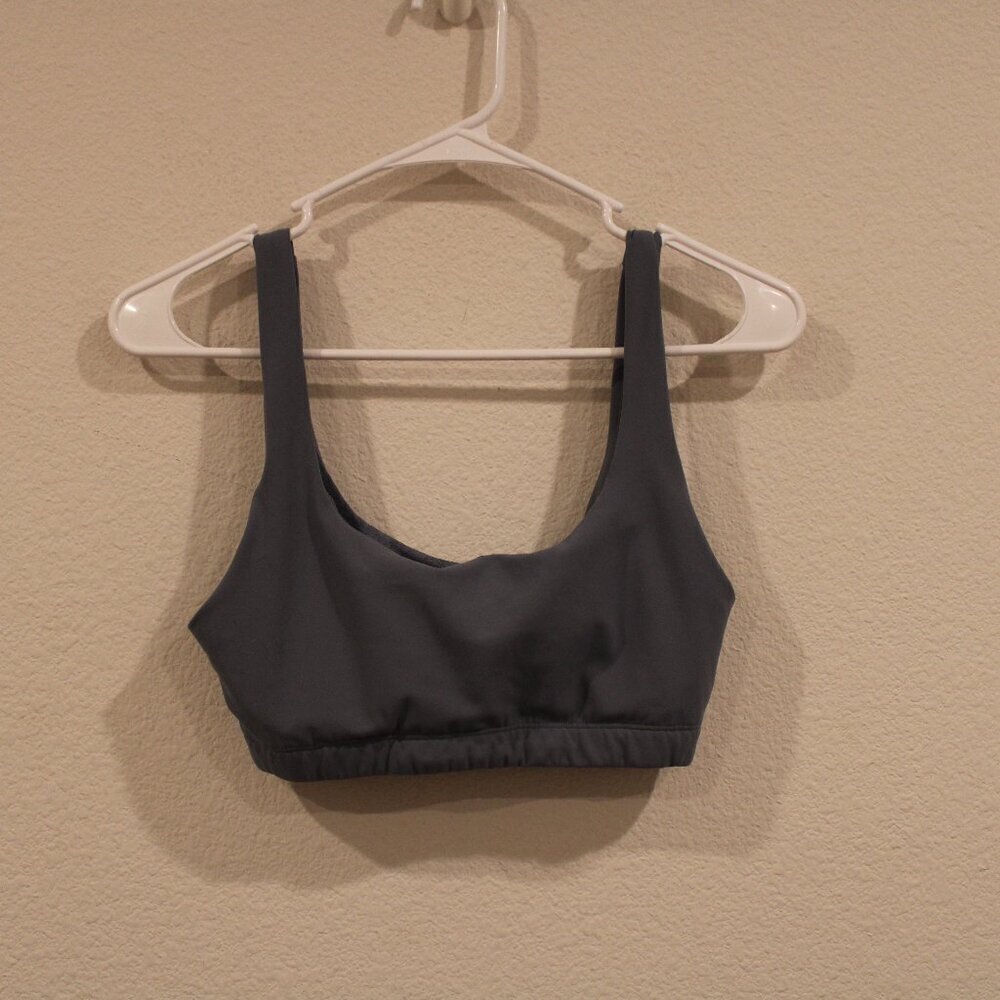 Vuori bluish gray women’s sports bra daily bra size small